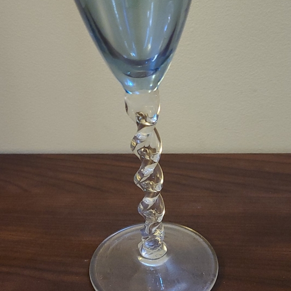 Set of 2 blue tinted glass champagne flutes - Picture 4 of 6